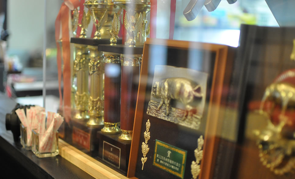 中村種豚上の豚肉は数々の賞を受賞しています